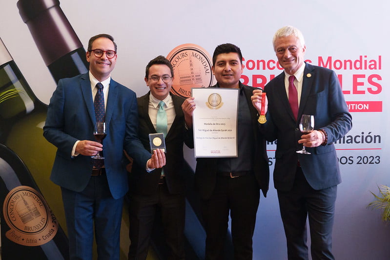 Picture of Mexico Selection Awards Ceremony winners with cmb members